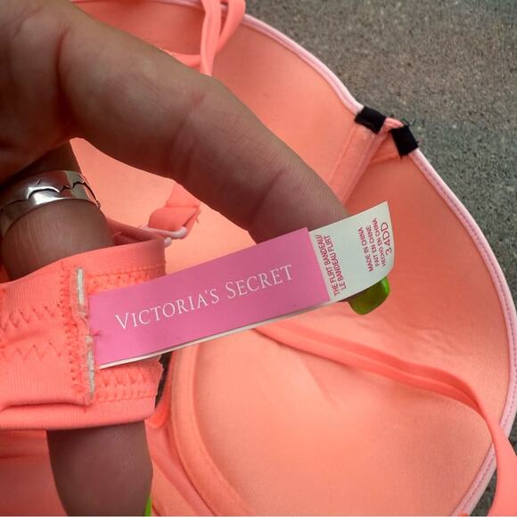 Victoria’s Secret 34DD The Flirt Bandeau Coral Lilac Color Block Bikini Swim Top - Picture 5 of 7